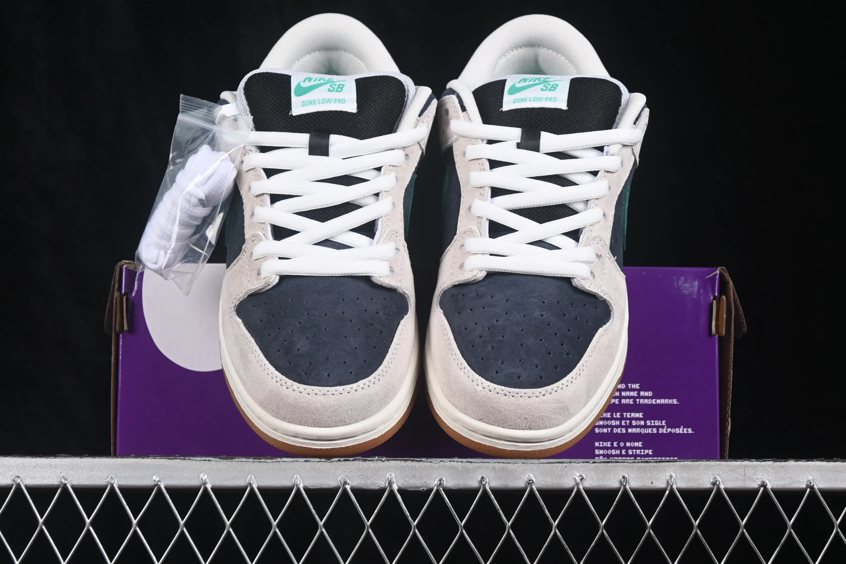 All Categories Nk SB Dunk Series Nk SB Dunk Low Low-top sneakers Nike SB Dunk Low Suede gray raw rubber SB low-top casual sneakers HF3704-001
